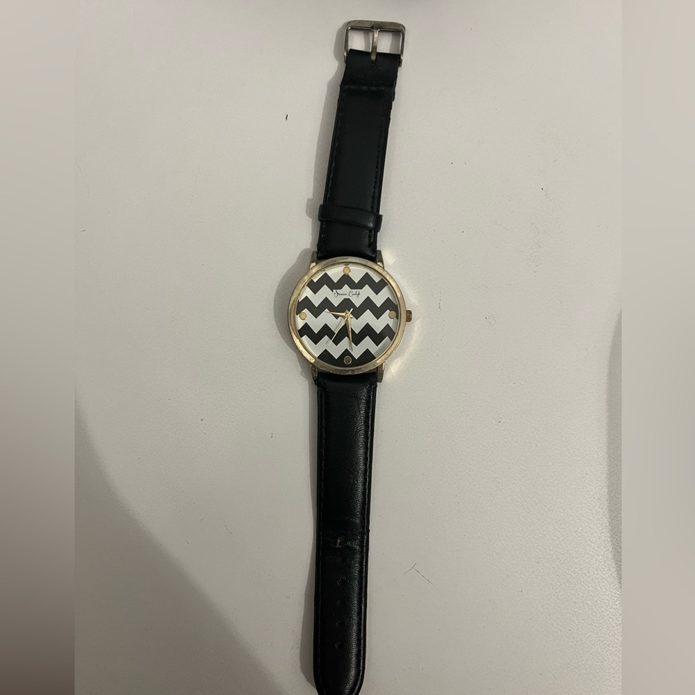 Black and white chevron white